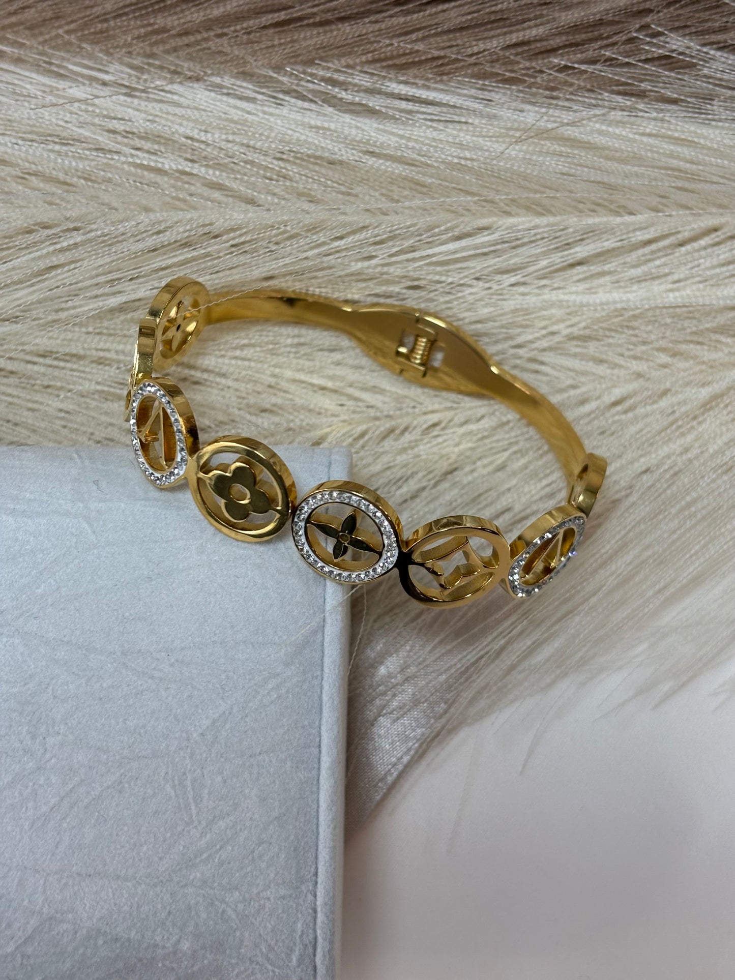 Gold Sparkly V Bracelet