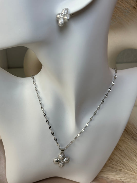 Necklace & Earring Set in Silver